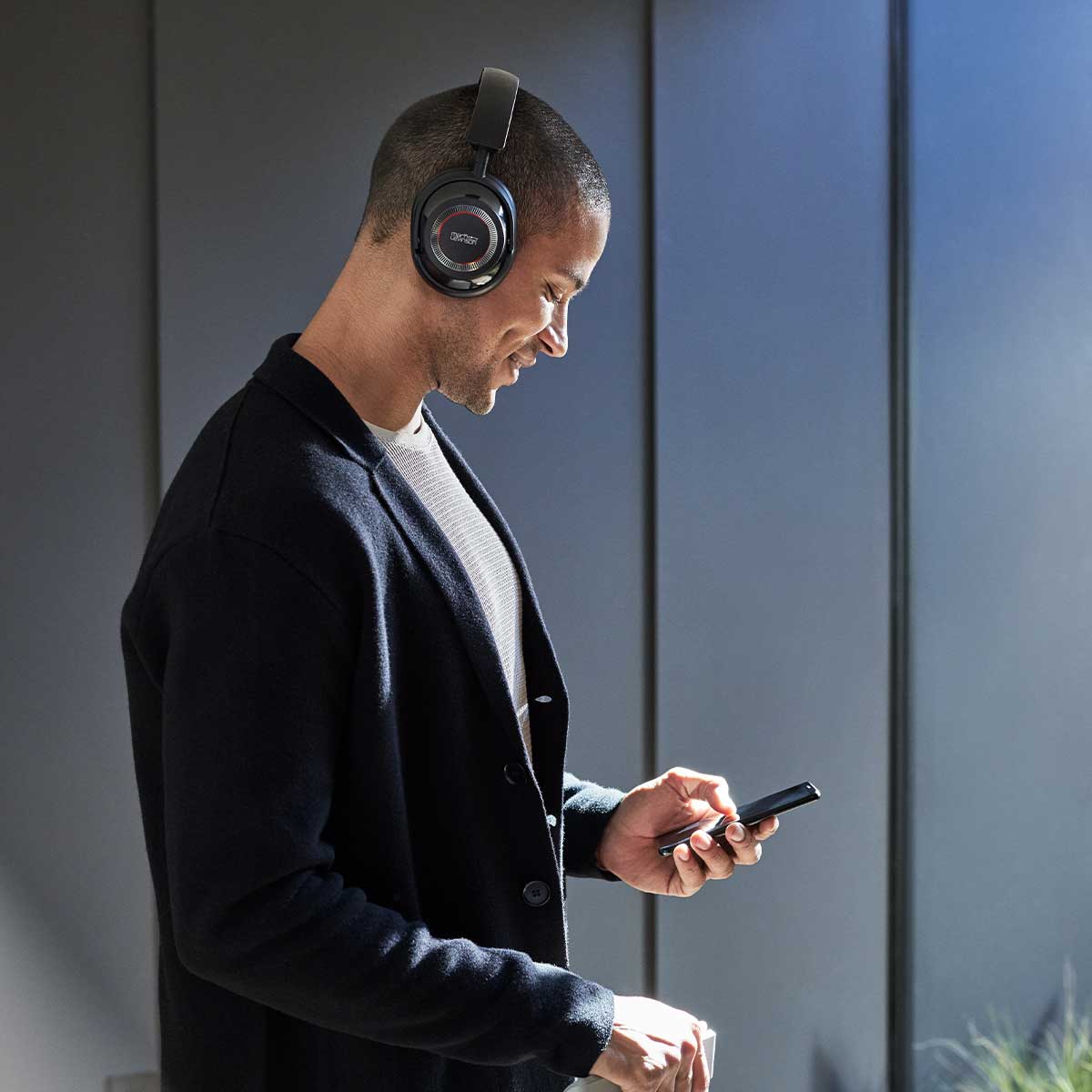 Mark Levinson No 5909 Premium High-Resolution Wireless ANC Headphones - Image 36
