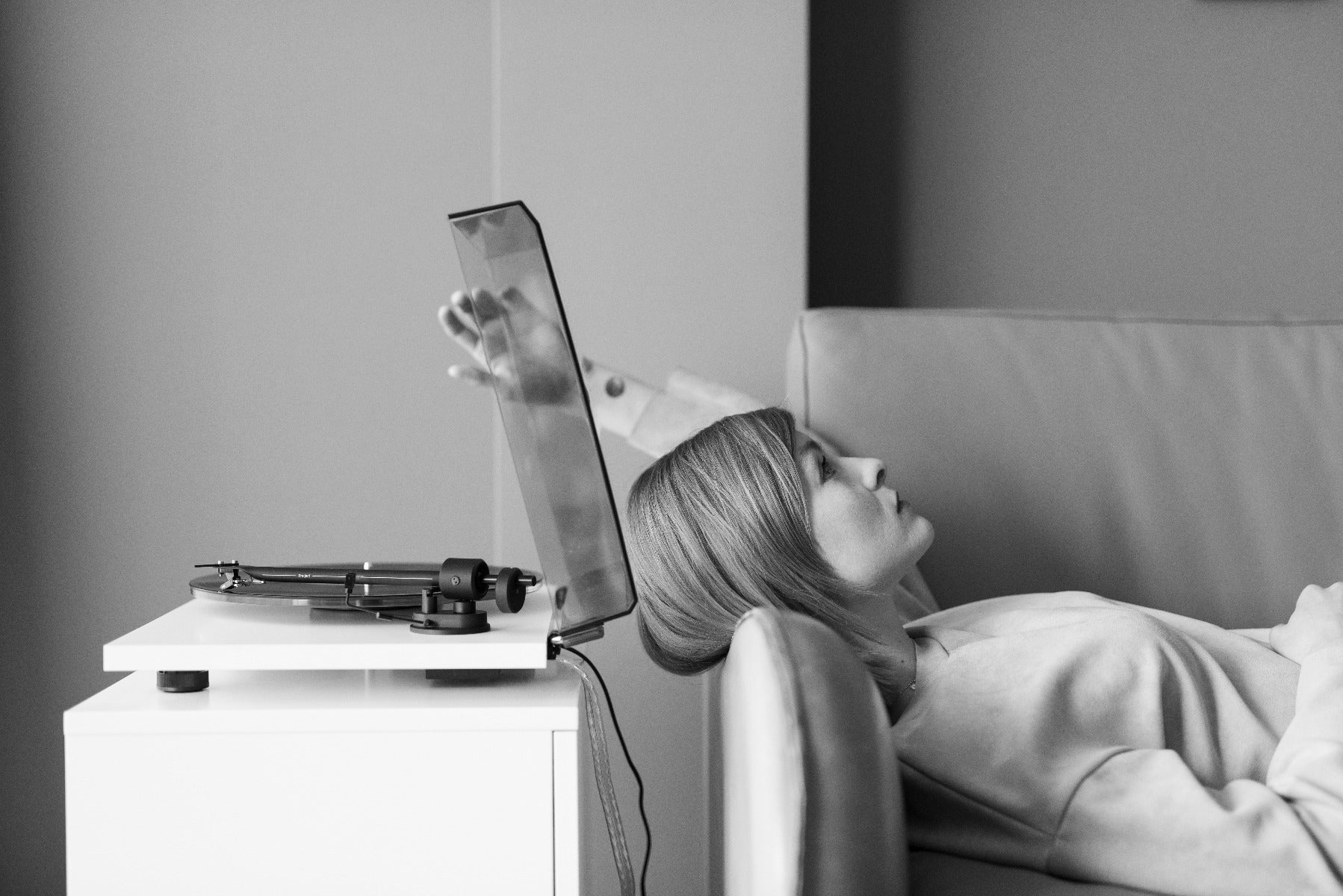 Pro-Ject T1 Turntable - Image 6